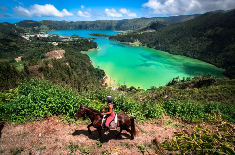 Sete Cidades paardrijden buitenrit Azoren Sao Miguel 